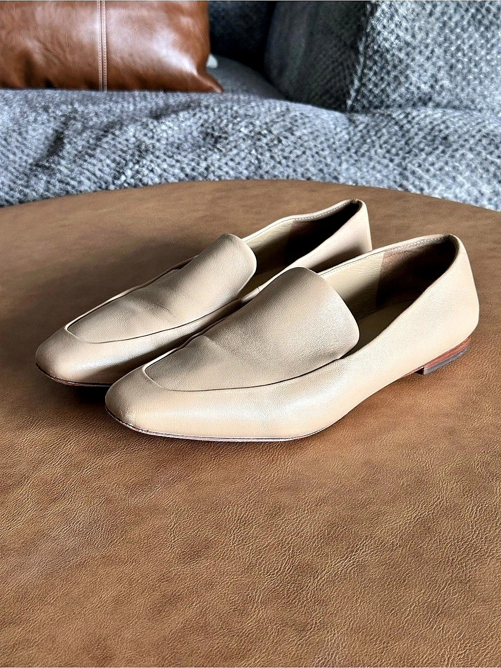 Vince Women’s 8.5 Beige Leather Loafers Slip On Flats Minimalist